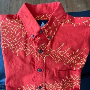 Aloha shirt. Sig Zane Designs. Medium, Red and Yellow